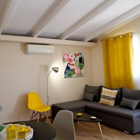 Domenica Apts I דירה לגאנאס