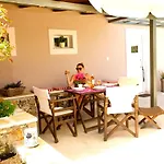 Domenica Apts I 라가나스